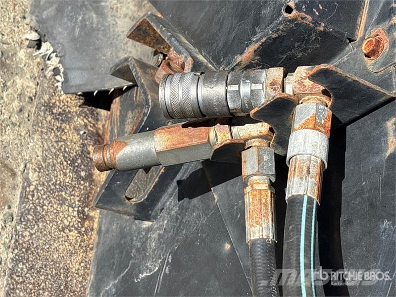 Bobcat 60 in Sweeper Attachment Metle