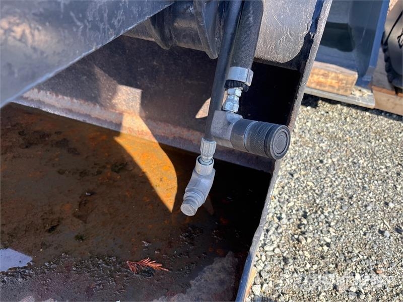 Bobcat 67 in Skid Steer Grapple Bucket خطاطيف