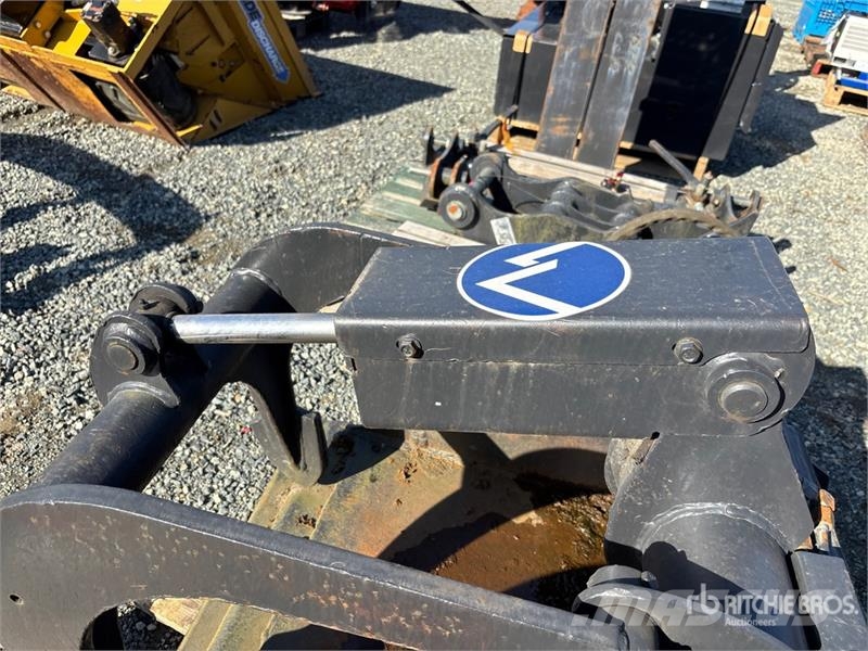 Bobcat 67 in Skid Steer Grapple Bucket خطاطيف