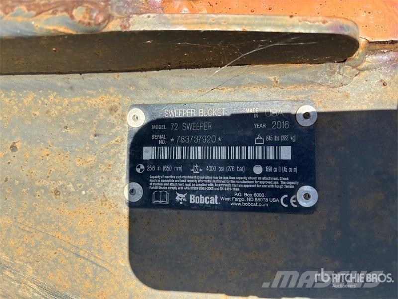 Bobcat 72 in Skid Steer Sweeper Щітки