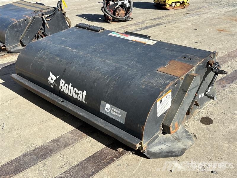 Bobcat 72 in Skid Steer Sweeper Четки