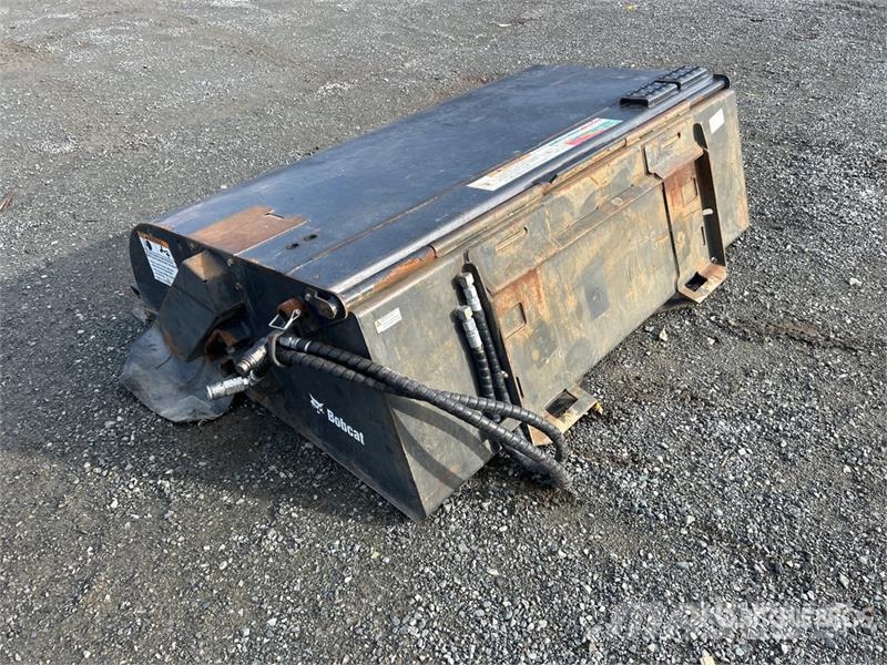 Bobcat 72 in Skid Steer Sweeper Щітки