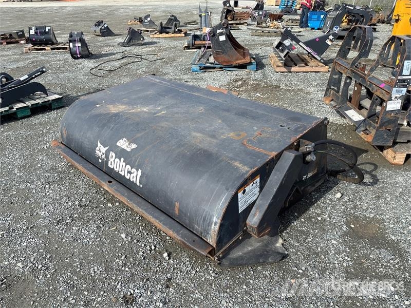 Bobcat 72 in Skid Steer Sweeper Kefék
