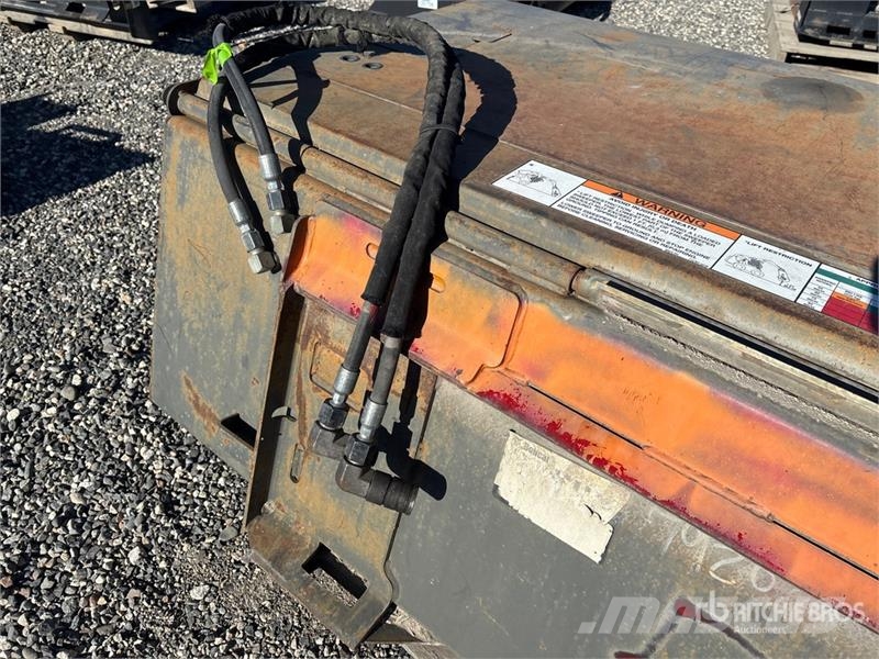 Bobcat 72 in Skid Steer Sweeper Щітки