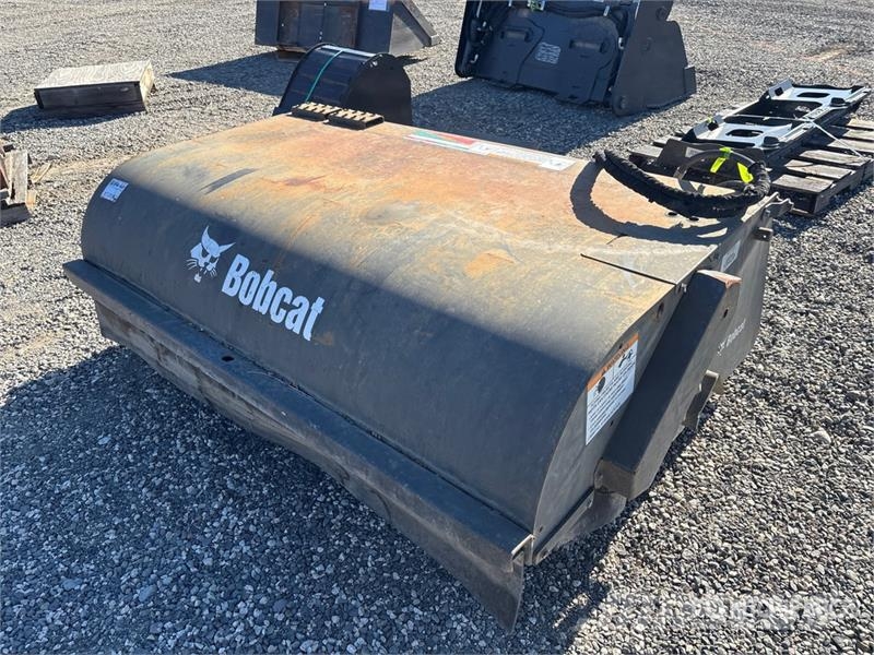 Bobcat 72 in Skid Steer Sweeper Щітки