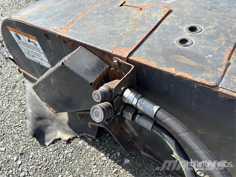 Bobcat 72 in Sweeper Attachment Borstels