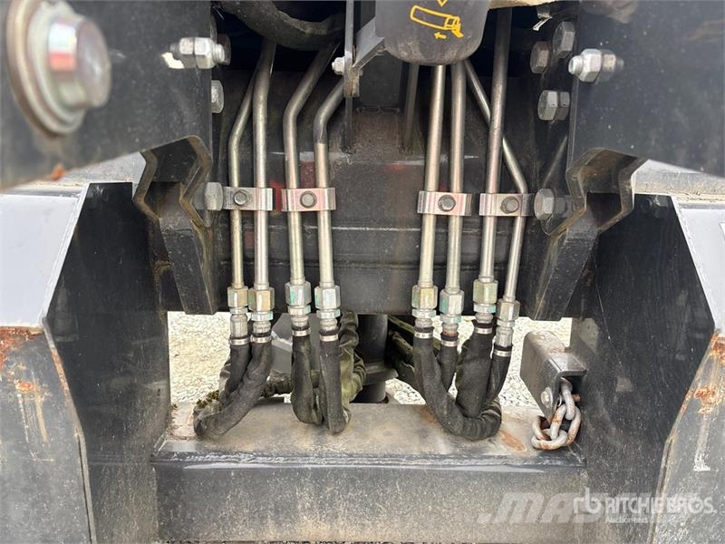 Bobcat 7BH 38 in Skid Steer Backhoe Utovarne korpe