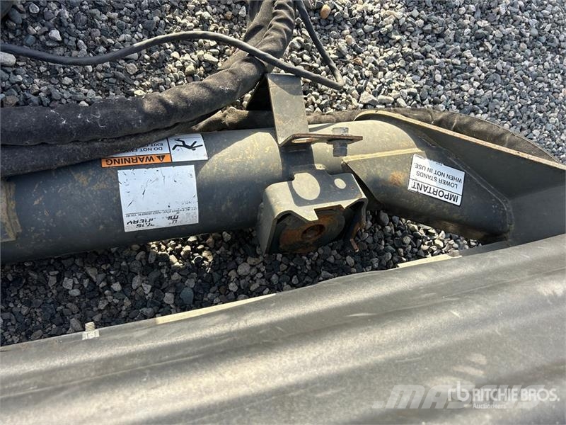 Bobcat 84 in Angle Skid Steer Broom فرش