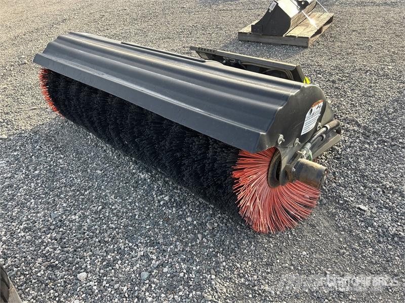 Bobcat 84 in Angle Skid Steer Broom فرش
