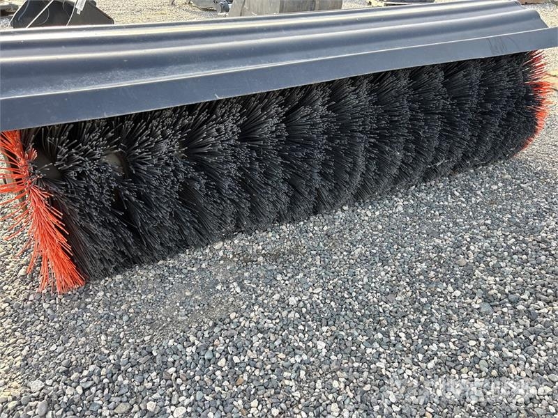 Bobcat 84 in Angle Skid Steer Broom فرش