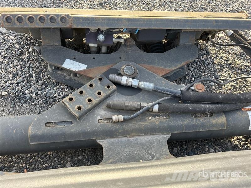 Bobcat 84 in Angle Skid Steer Broom فرش