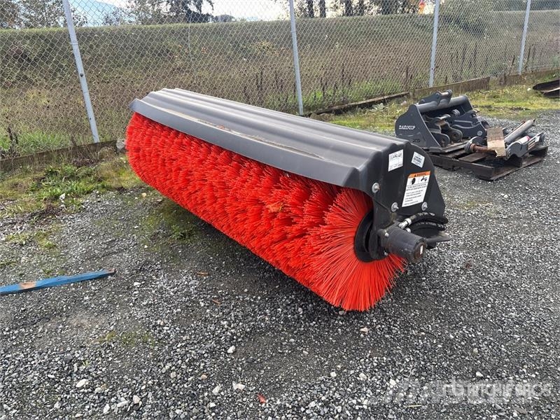 Bobcat 84 in Skid Steer Broom Zametacie kefy
