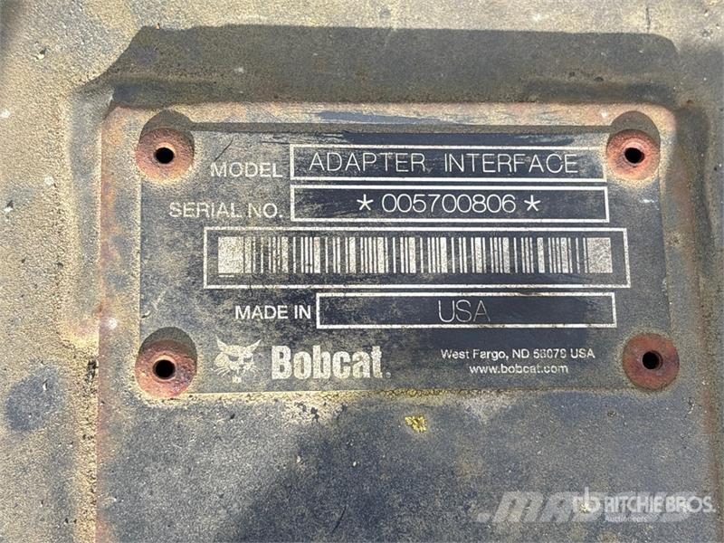Bobcat Adapter Kiti naudoti statybos komponentai