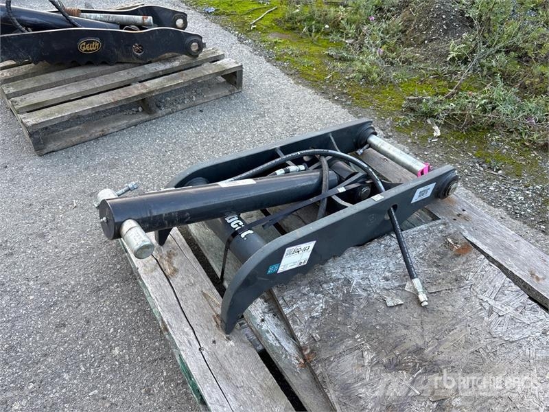 Bobcat E42 Hydraulic Excavator Thumb (Unused) Buckets