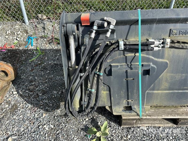 Bobcat L85 74 in Combo bucket Skid Steer Bucket (Unused) Skopor