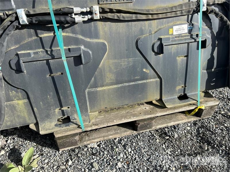 Bobcat L85 74 in Q/C Combo bucket Combo Skid Steer Bucket Godet