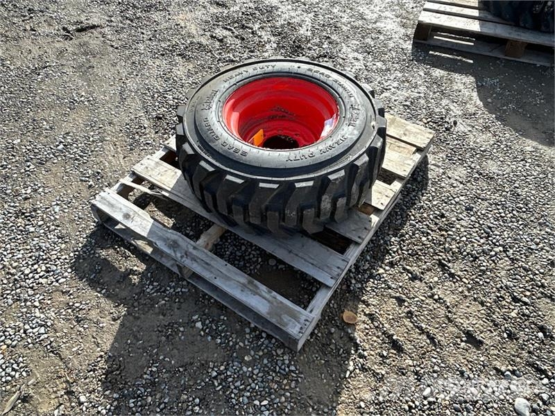 Bobcat of Bobcat 12-16.5 HD R Tires (Unused) Gume, kolesa in platišča