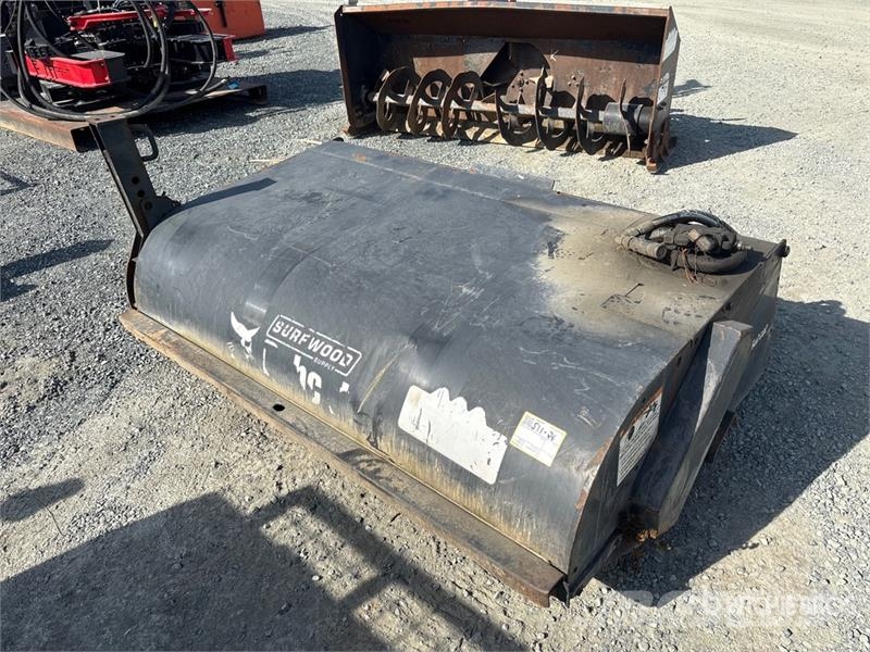 Bocat 72 in Skid Steer Sweeper Kefék
