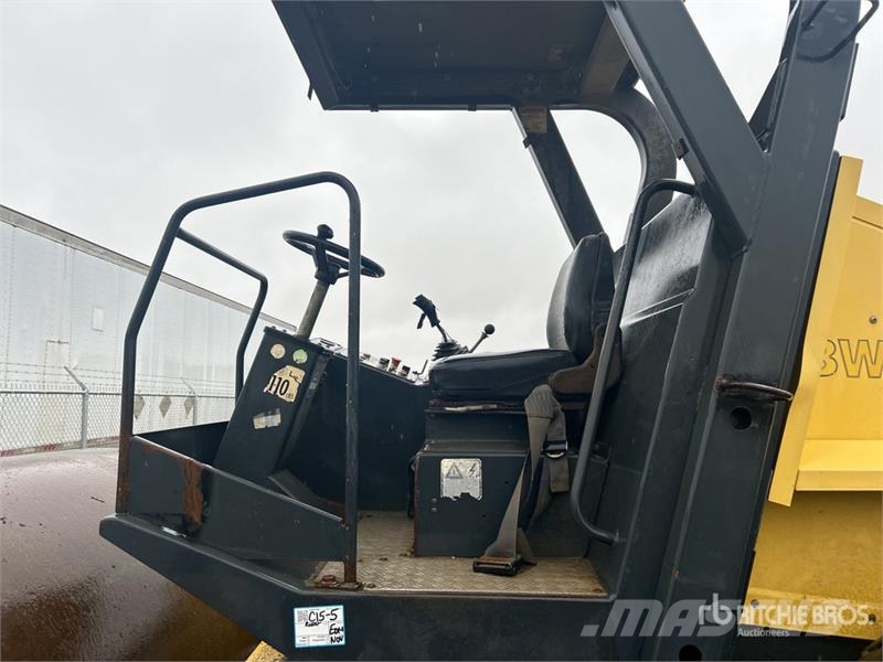 Bomag BW-211D-3 Smooth Drum Compactor مداحل أحادية الأسطوانة