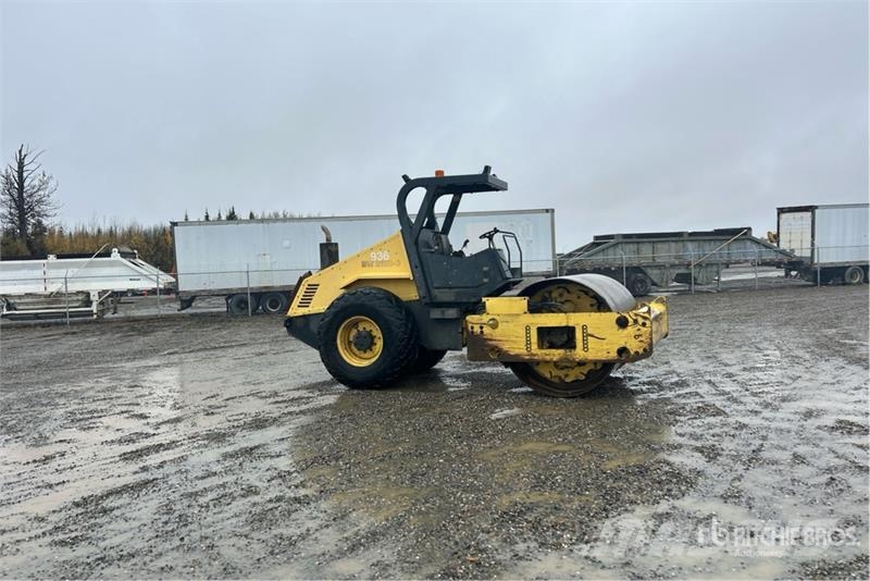 Bomag BW-211D-3 Smooth Drum Compactor مداحل أحادية الأسطوانة