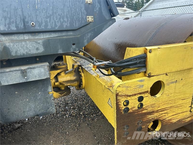 Bomag BW-211D-3 Smooth Drum Compactor مداحل أحادية الأسطوانة