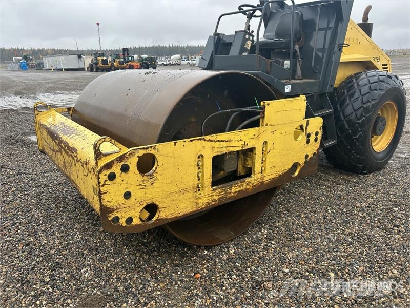 Bomag BW-211D-3 Smooth Drum Compactor مداحل أحادية الأسطوانة