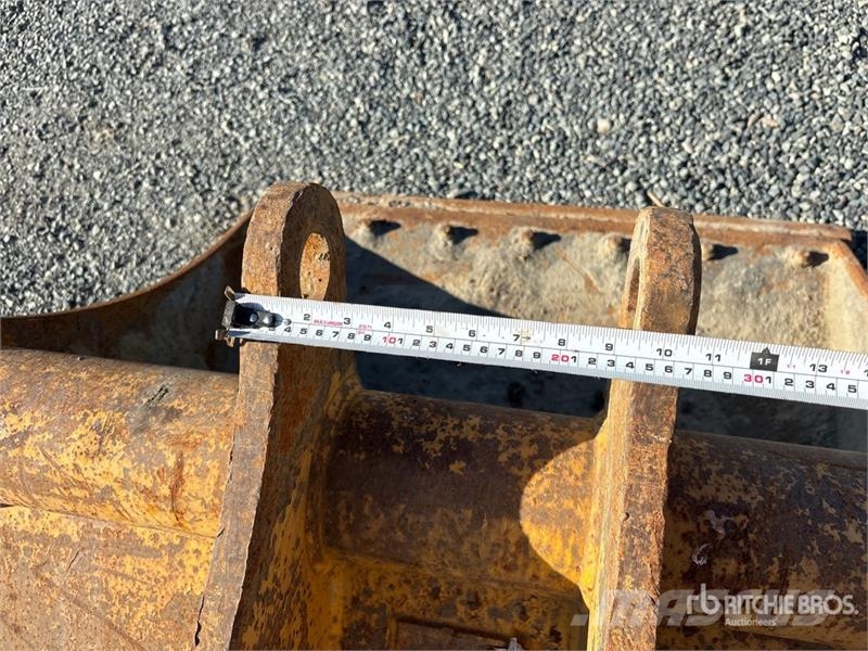 Brandt 42 in Cleanup Backhoe Rear Bucket - Fits John Deer Kopad