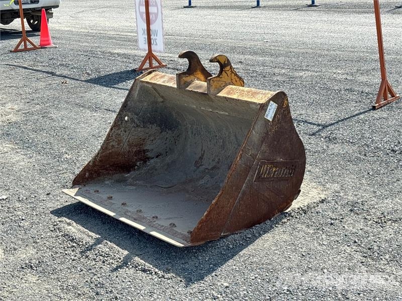 Brandt 48 in Q/C Cleanup Excavator Bucket - Fits John Dee Kanalak