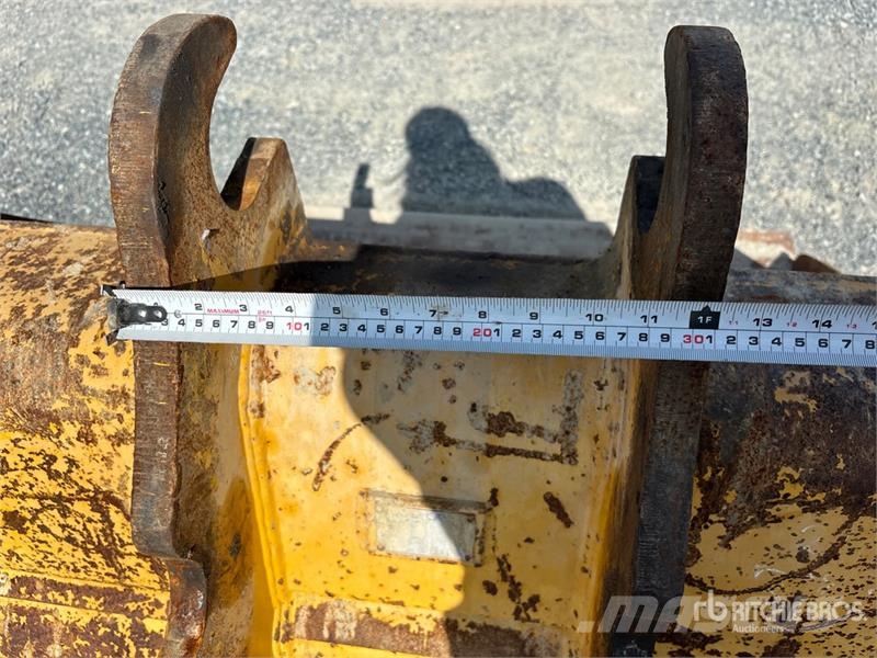 Brandt 48 in Q/C Cleanup Excavator Bucket - Fits John Dee Kanalak