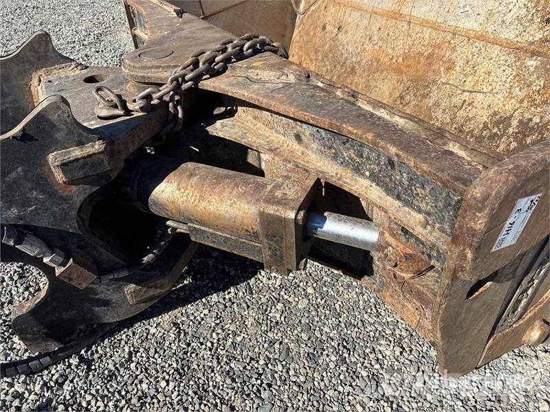 Brandt 60 in Q/C Hydraulic Tilting Excavator Bucket Lopaty