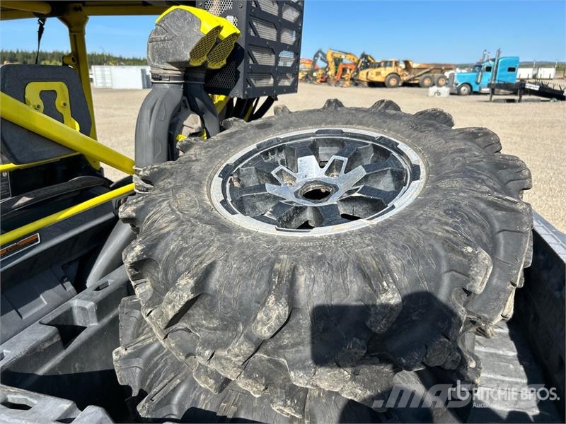 Can-am 4x4 Side By Side Automobili