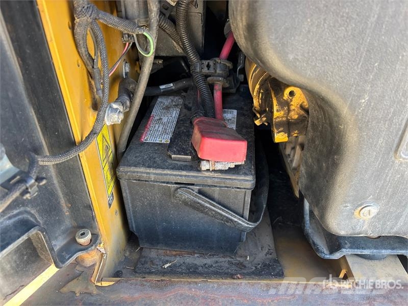 CAT 259D Two-Speed High Flow Compact Track Loader Lietoti riteņu kompaktiekrāvēji