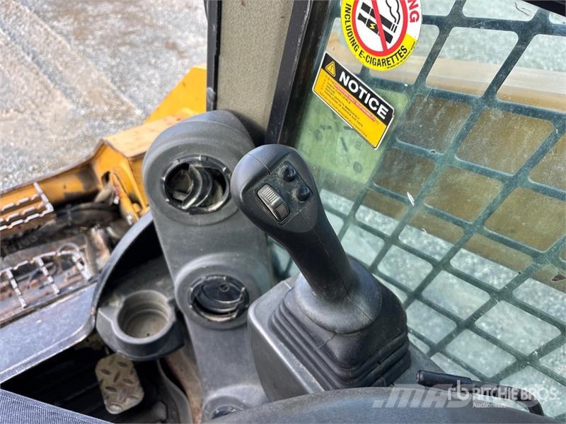 CAT 262D Lietoti riteņu kompaktiekrāvēji
