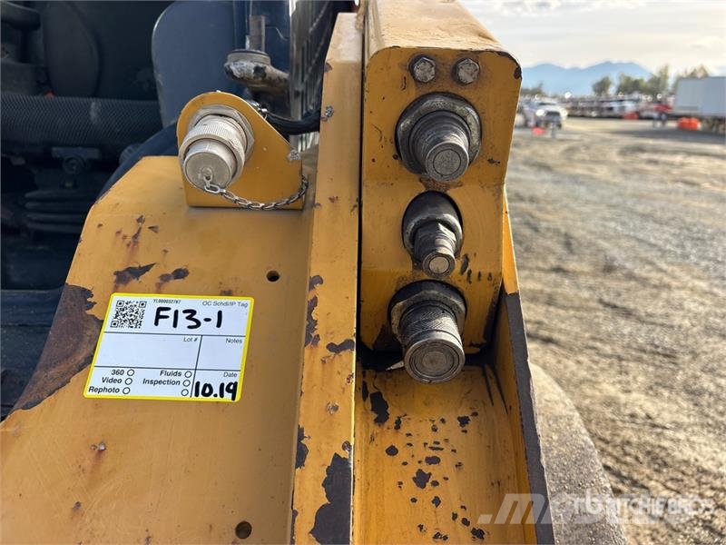 CAT 262D Lietoti riteņu kompaktiekrāvēji