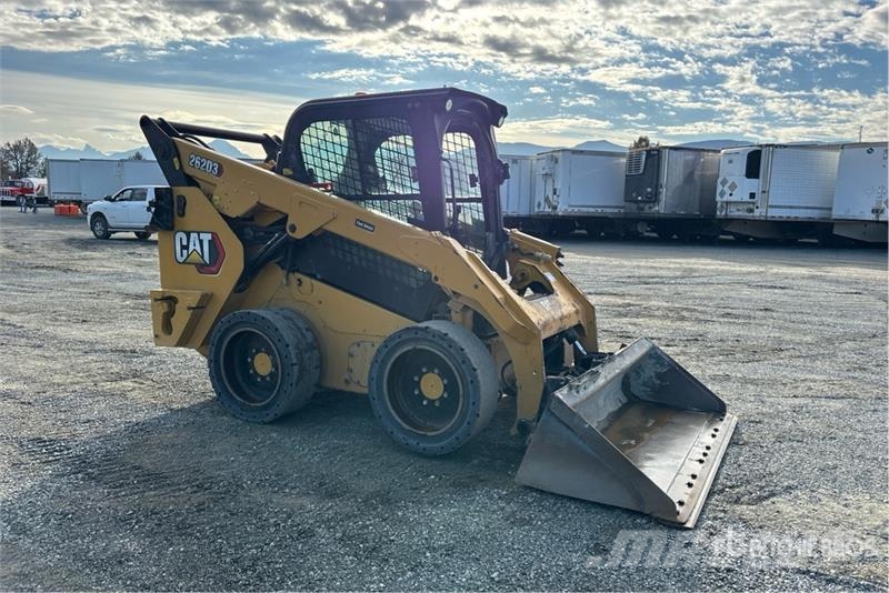 CAT 262D Lietoti riteņu kompaktiekrāvēji