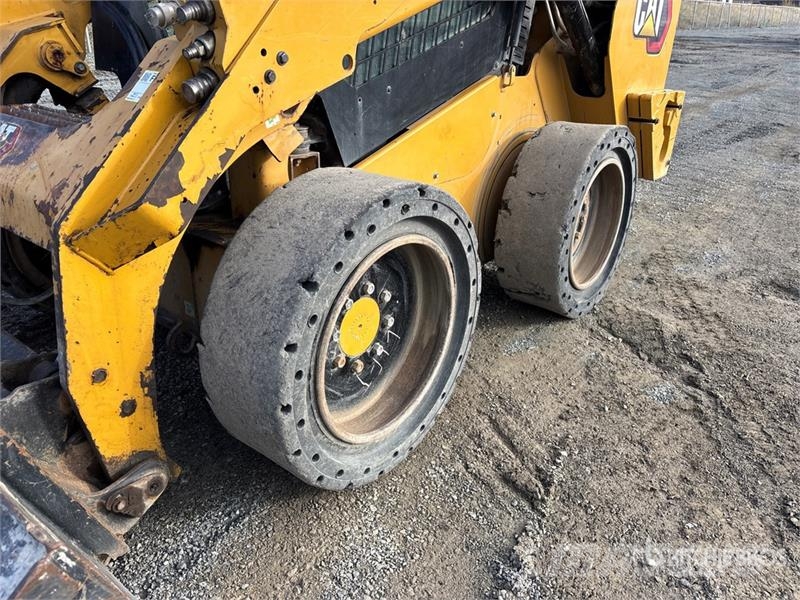 CAT 262D Lietoti riteņu kompaktiekrāvēji