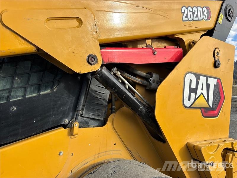 CAT 262D Lietoti riteņu kompaktiekrāvēji