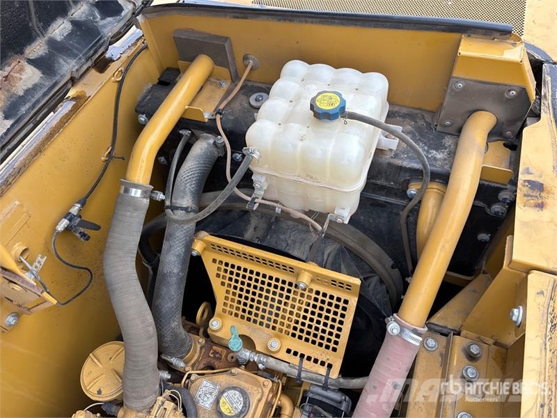 CAT 318 Tracked Excavator Crawler excavators