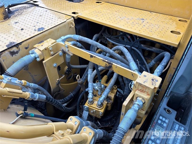 CAT 318 Tracked Excavator Crawler excavators