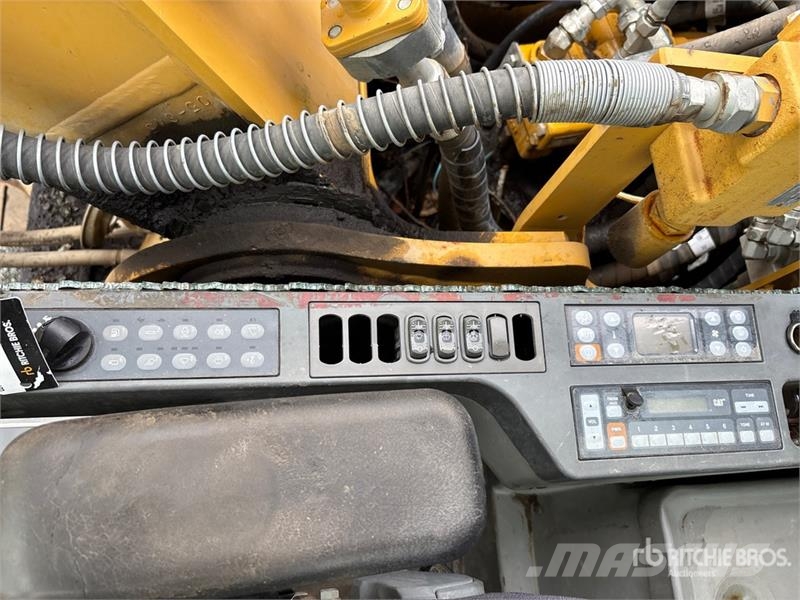 CAT 318 Tracked Excavator Crawler excavators