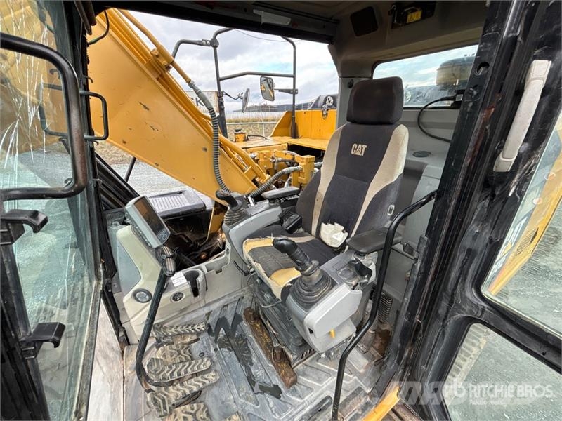 CAT 318 Tracked Excavator Crawler excavators