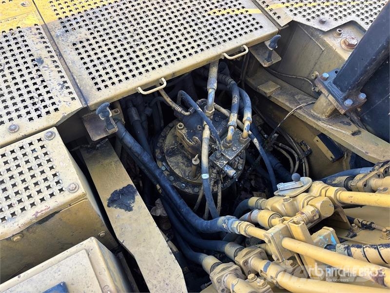 CAT 330B Kāpurķēžu ekskavatori
