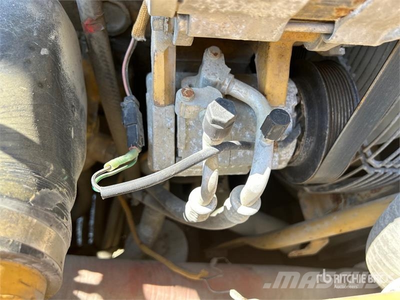CAT 330C Tracked Excavator Escavatori cingolati