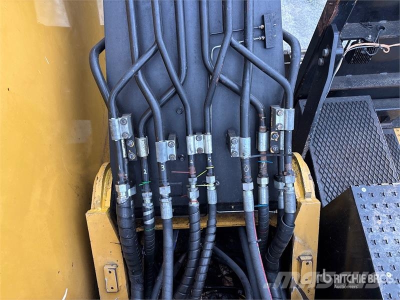 CAT 558 Short Wood Log Loader Mafsalli yükleyiciler