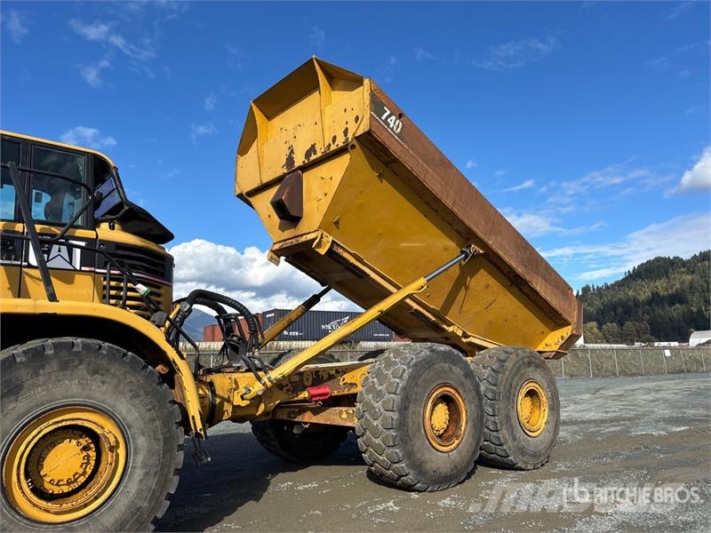 CAT 740 Zglobni damperi