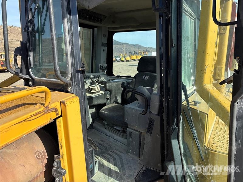 CAT D8T Bulldozer