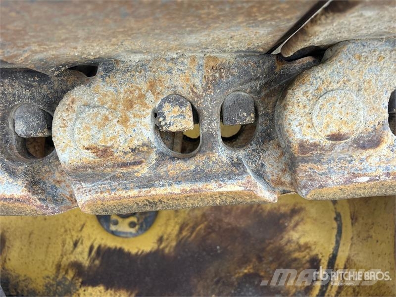 CAT D8T Buldozer sobre oruga