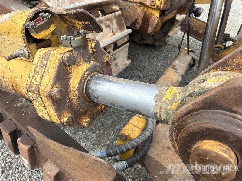 CAT D8T Buldozer sobre oruga