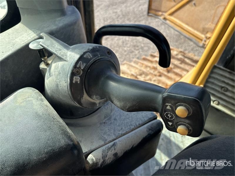 CAT D8T Bulldozer