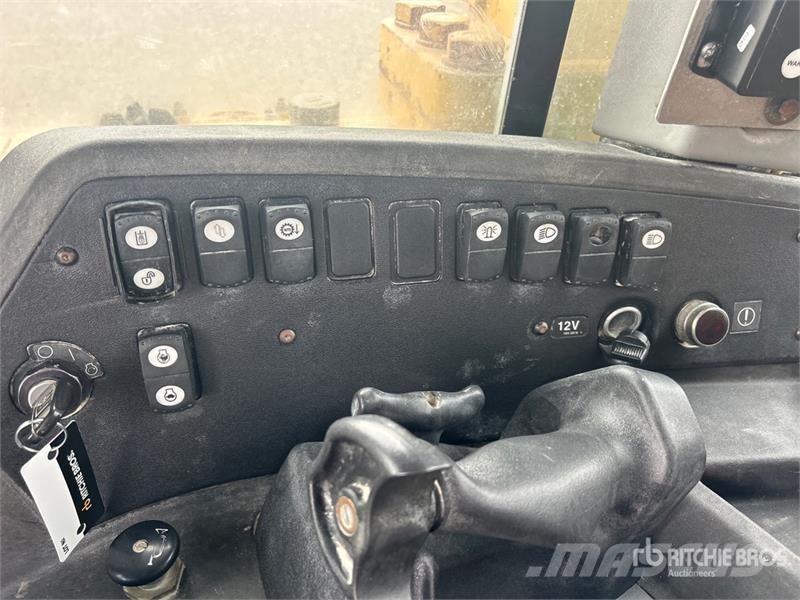 CAT D8T Buldozer sobre oruga